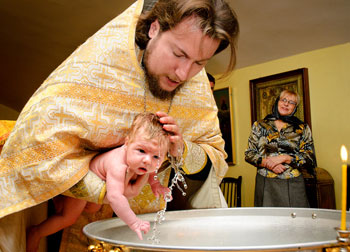 Крещение ребенка.